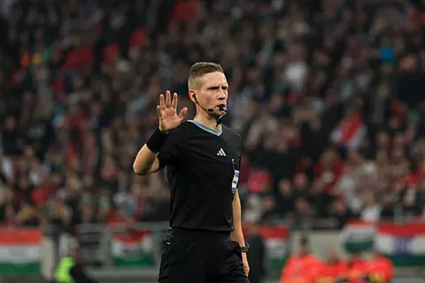 طاقم من 4 جنسيات.. فيفا يعلن حكام مباراة مصر والكويت في كأس العرب